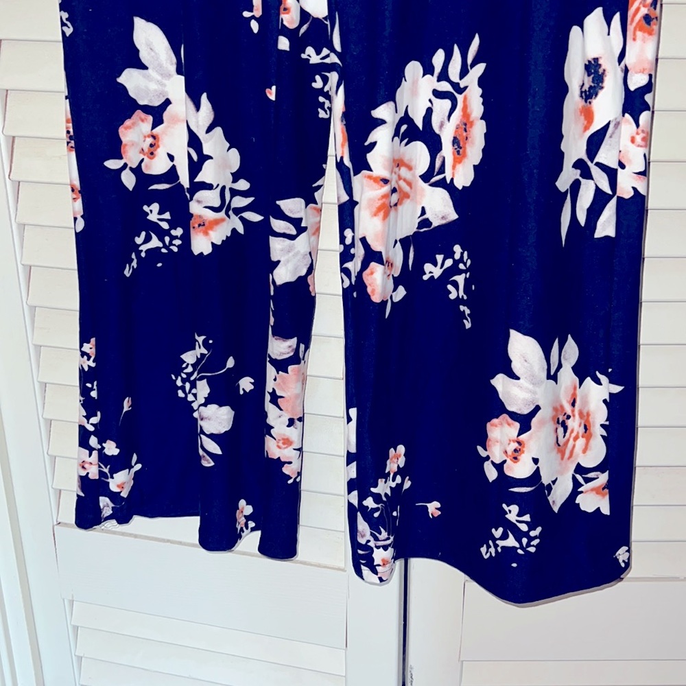 Woman’s lounge pants - Picture 3 of 6